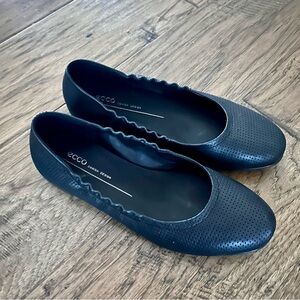 Ecco Black Perforated Leather Ballet Flats size 9